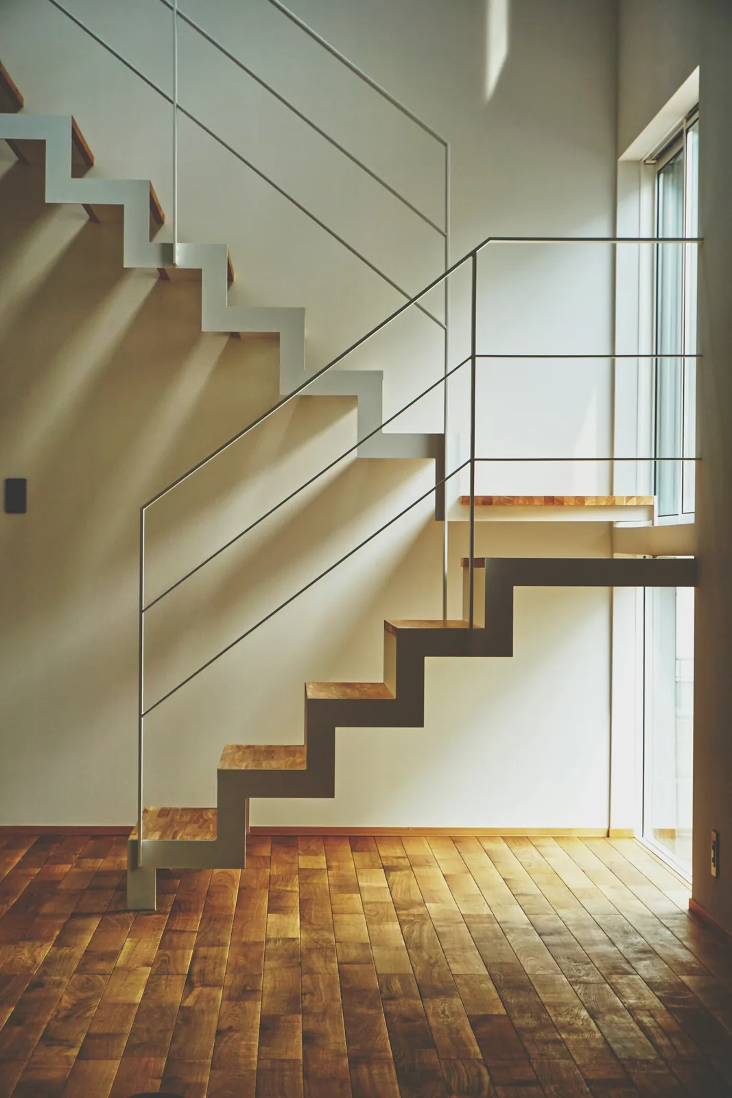 Escalier bois et métal, structure épurée